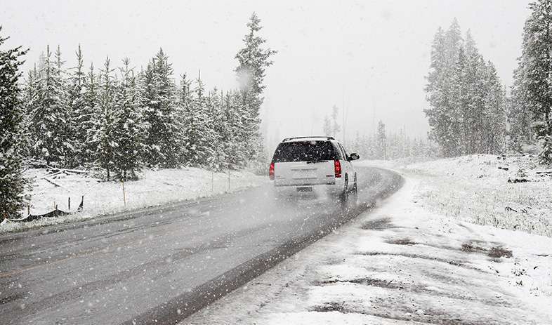 Comment conduire sur la neige ? Nos 10 conseils - Blog Avatacar