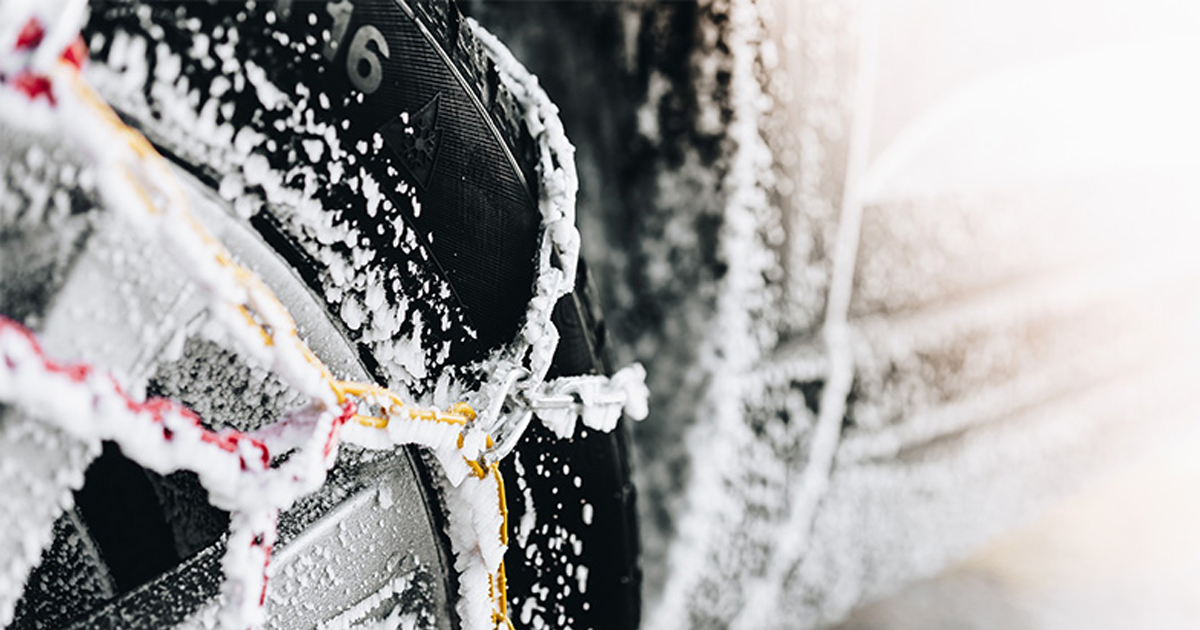Chaînes ou chaussettes neige : quel équipement hiver choisir ?