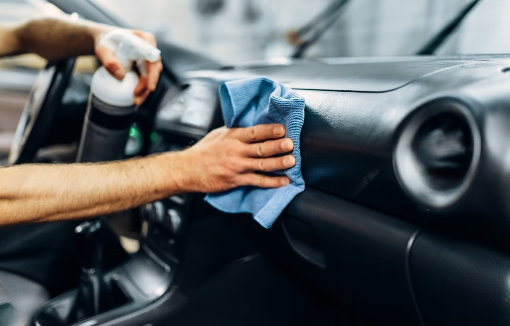 Comment nettoyer l’intérieur et l’extérieur de sa voiture ?